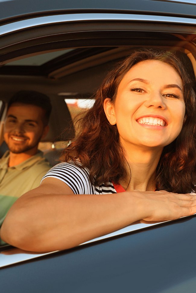 Familie im Auto.