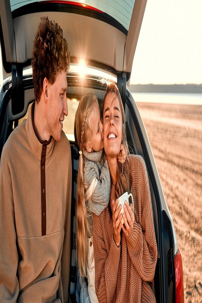 Familie im Auto.